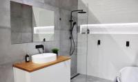 Highgrove Bathrooms - Lansvale image 2